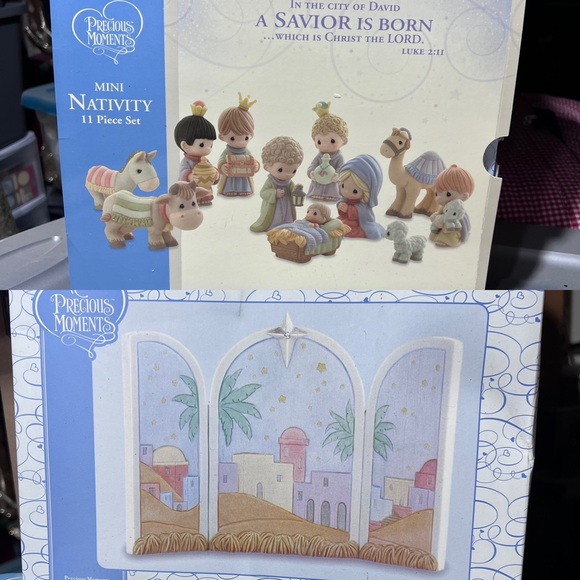 Precious Moments Mini Nativity Set & Background